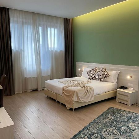 Palazzo Marignano Hotel Melegnano Exteriör bild