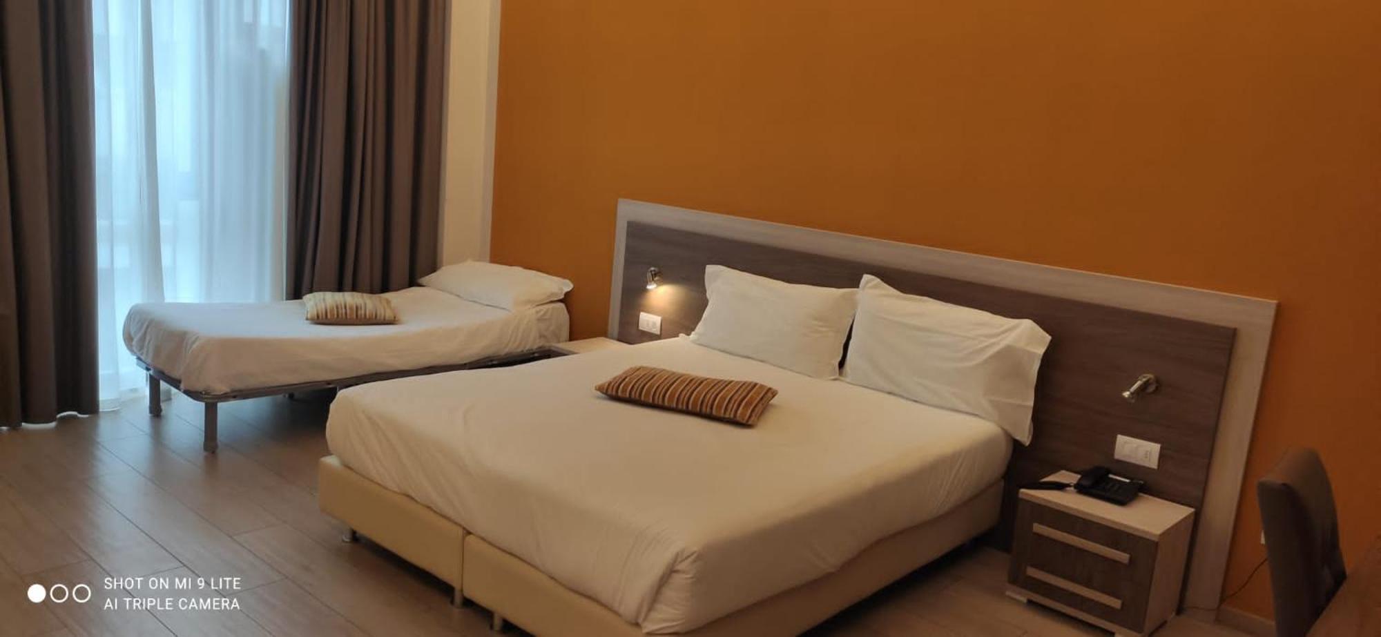 Palazzo Marignano Hotel Melegnano Exteriör bild