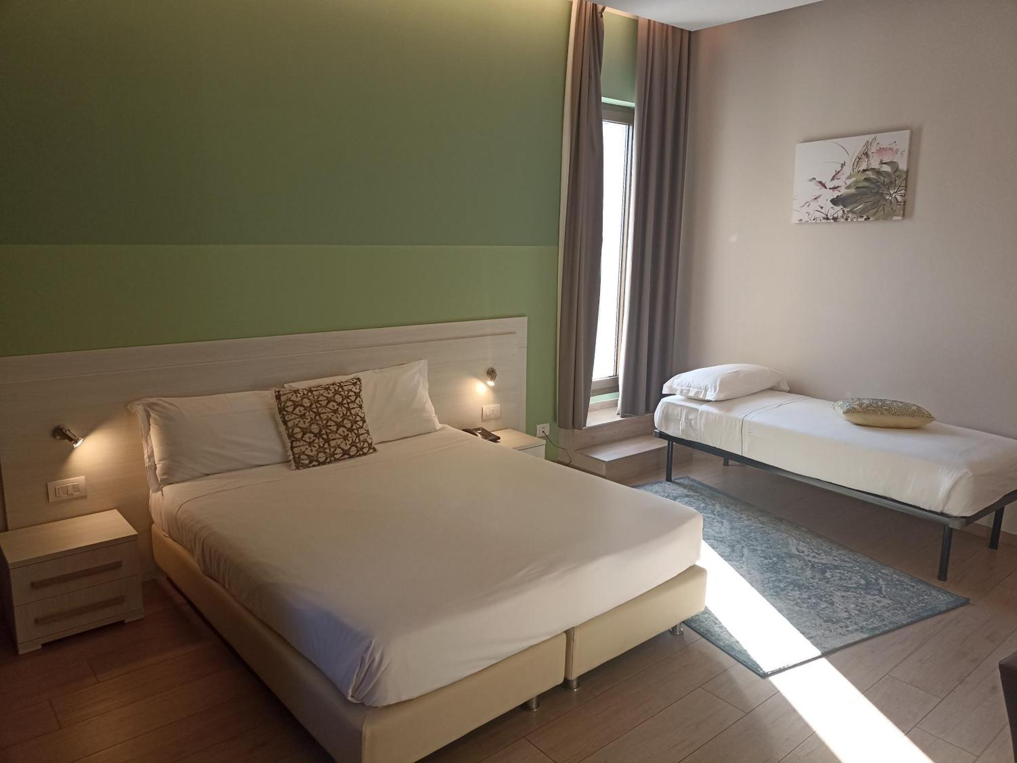 Palazzo Marignano Hotel Melegnano Exteriör bild