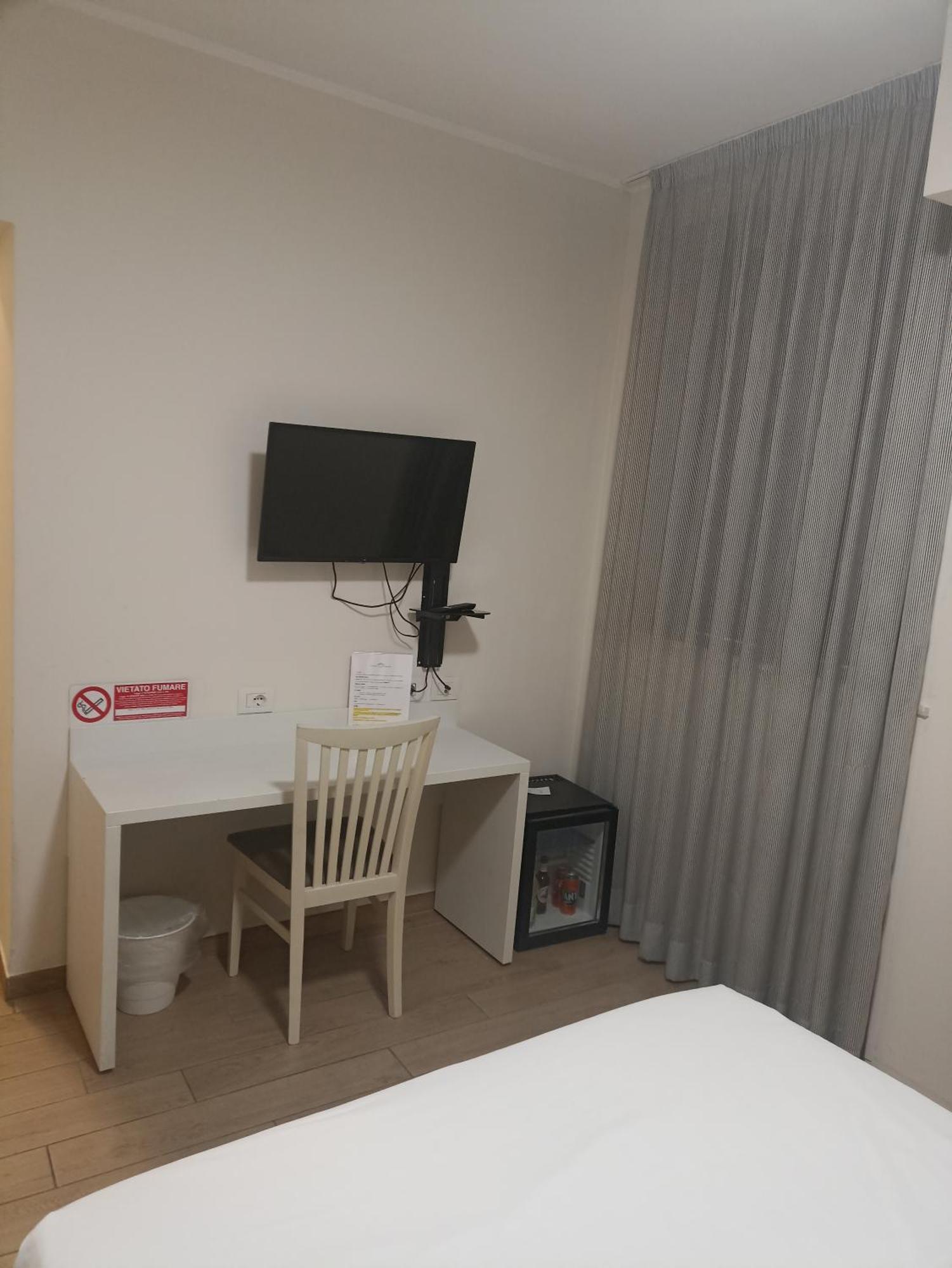 Palazzo Marignano Hotel Melegnano Exteriör bild